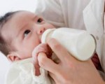 how to clean and sterilize the bottle feeding accesories